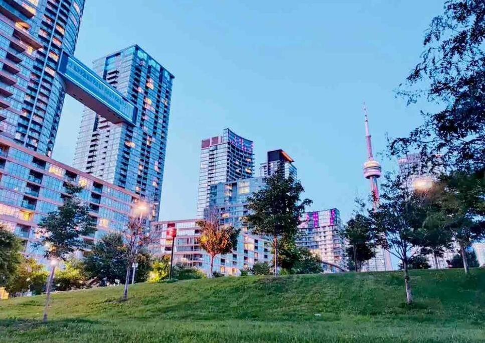 Deluxe Suite Toronto Dış mekan fotoğraf